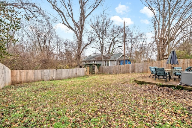 view of yard with a patio