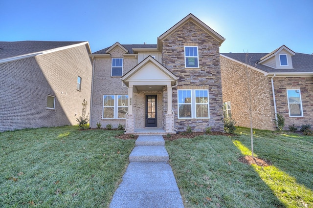 view of front of property featuring a front lawn