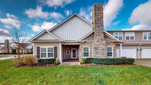 view of front of house featuring a front lawn and a garage