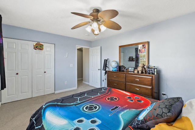 bedroom featuring ceiling fan, light carpet, and a closet