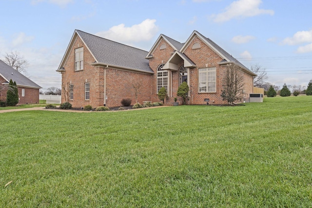 view of front facade with a front yard