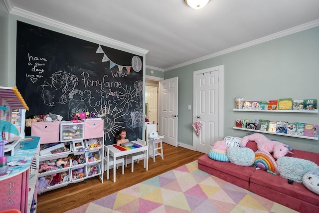 rec room featuring hardwood / wood-style flooring and crown molding