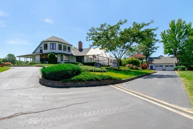 view of front of home featuring a front lawn