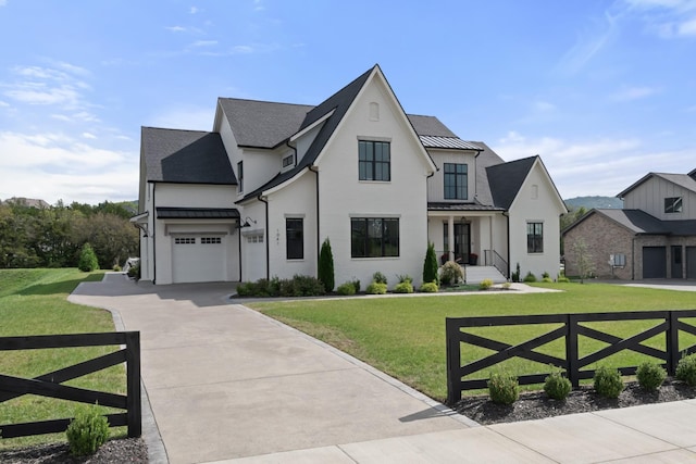 view of front of house featuring a front lawn