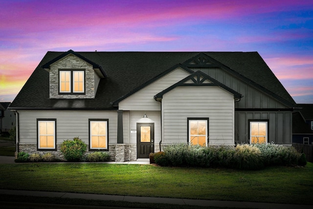 view of front of home featuring a yard