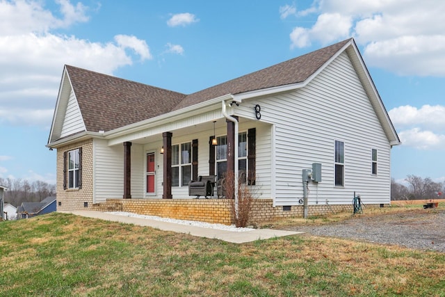 view of front facade with a front yard and a porch