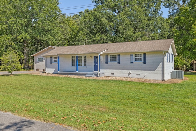 ranch-style home featuring cooling unit, a porch, and a front yard