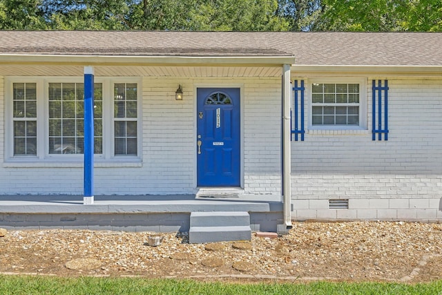 entrance to property featuring a porch