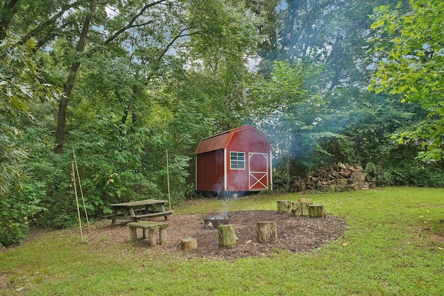 view of outdoor structure with a yard