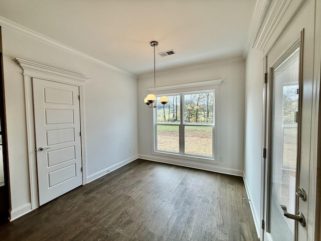 unfurnished dining area with dark wood-type flooring, crown molding, and a chandelier