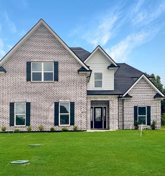 view of front of house with a front lawn