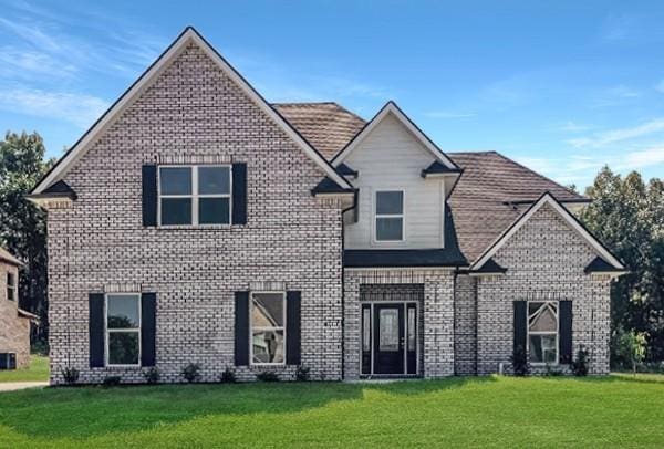 view of front of property featuring a front yard