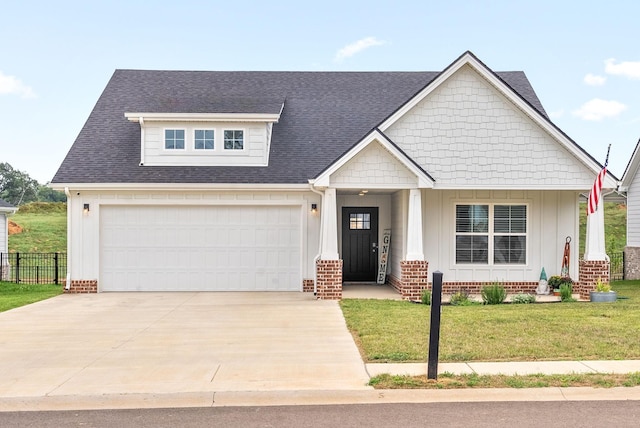 craftsman-style house featuring a front yard