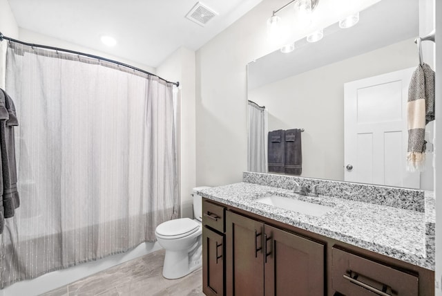 full bathroom with toilet, vanity, and shower / bath combo