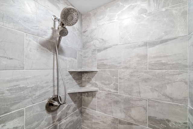 interior details with a tile shower