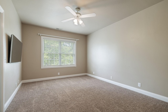 unfurnished room featuring light carpet and ceiling fan