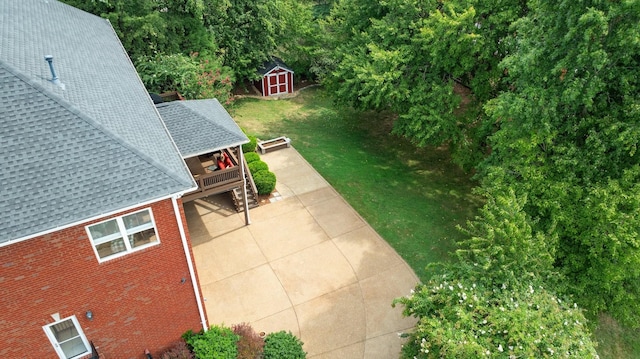 view of patio featuring a storage unit