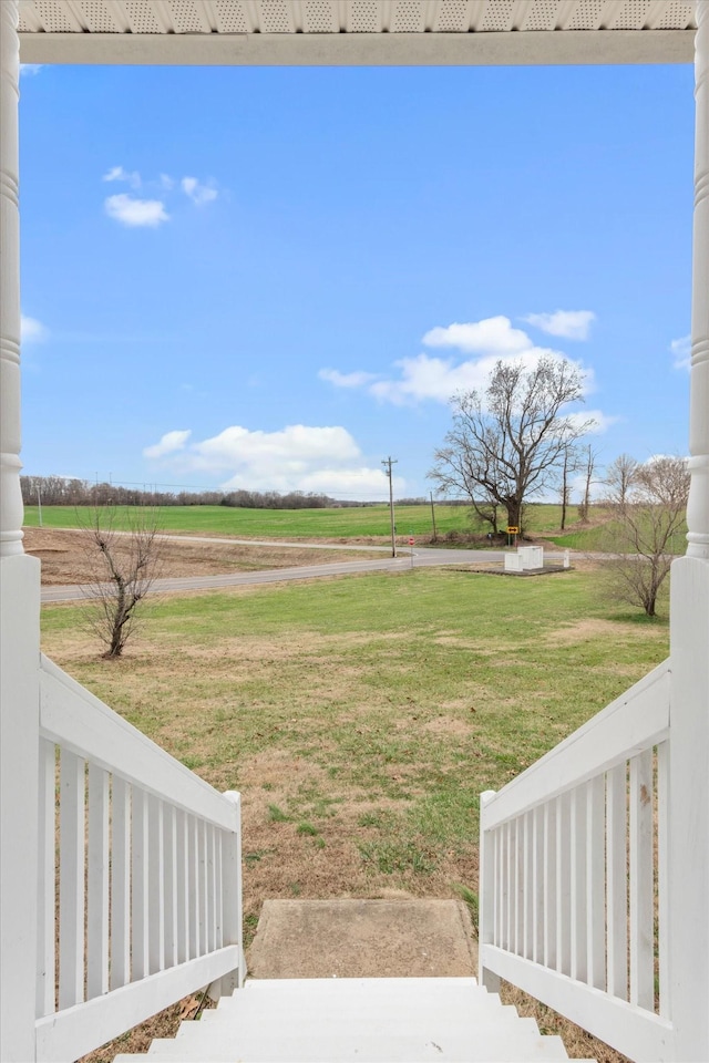 view of yard featuring a rural view