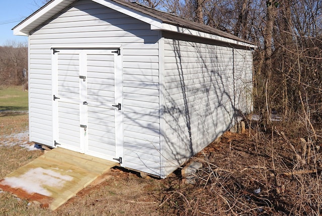 view of outbuilding