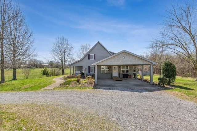 view of front of property featuring a front yard and a carport