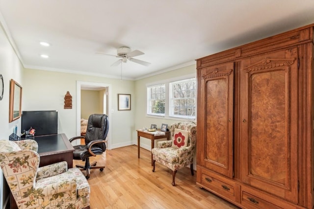 living area featuring ceiling fan, ornamental molding, and light wood-type flooring