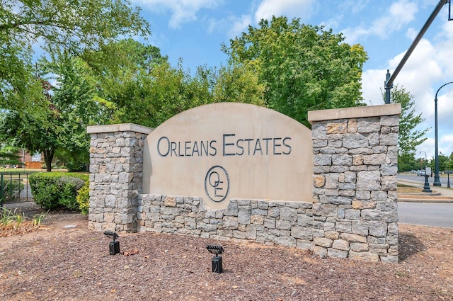 view of community / neighborhood sign