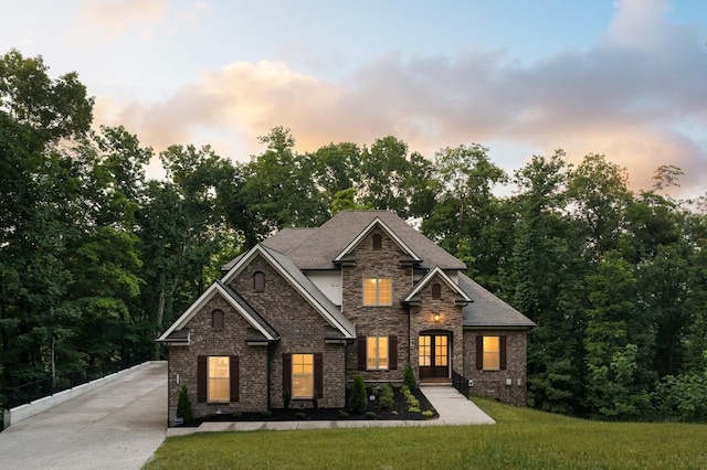 craftsman inspired home featuring a lawn