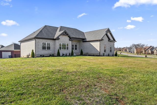 view of front facade featuring a front lawn