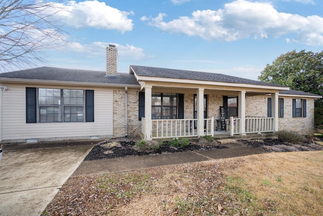 single story home with a porch