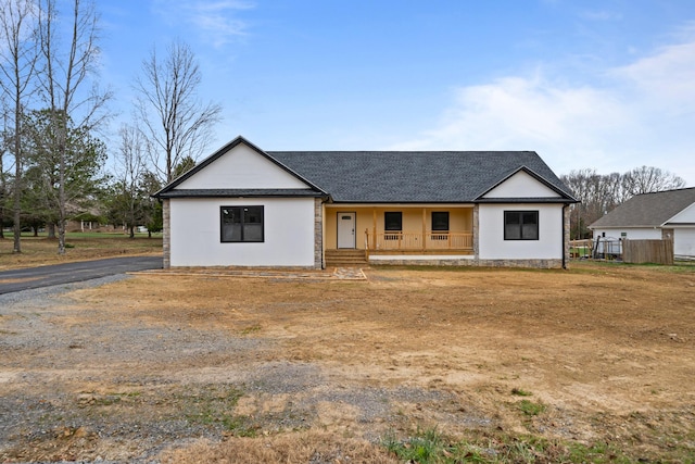 ranch-style house featuring a porch