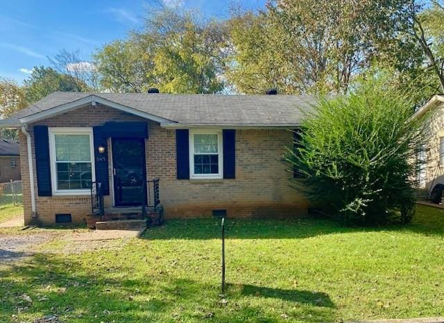 single story home featuring a front lawn