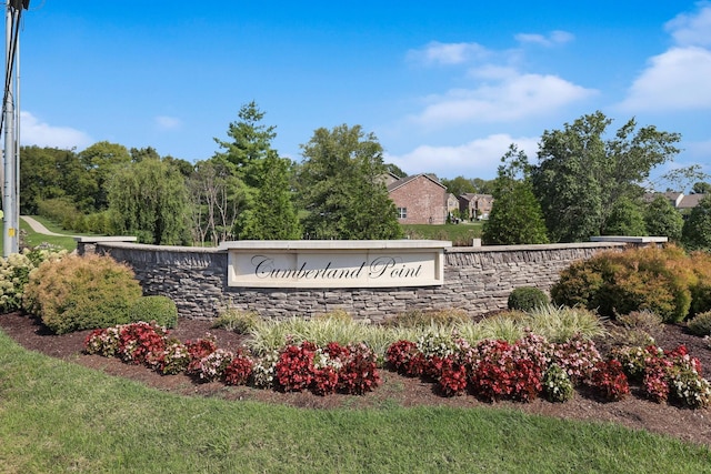 view of community / neighborhood sign