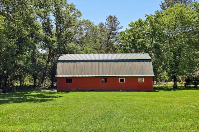 exterior space featuring a lawn