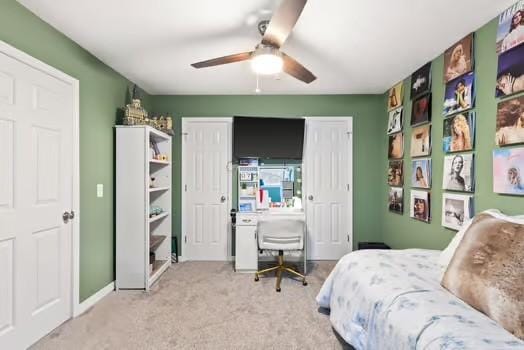 carpeted bedroom featuring ceiling fan