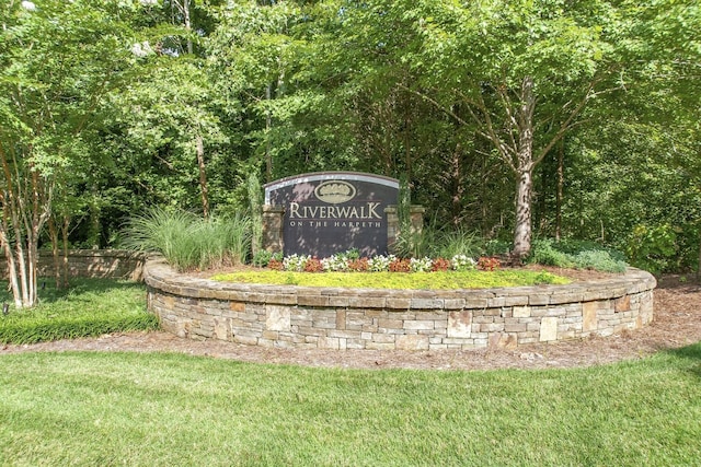 community / neighborhood sign with a lawn