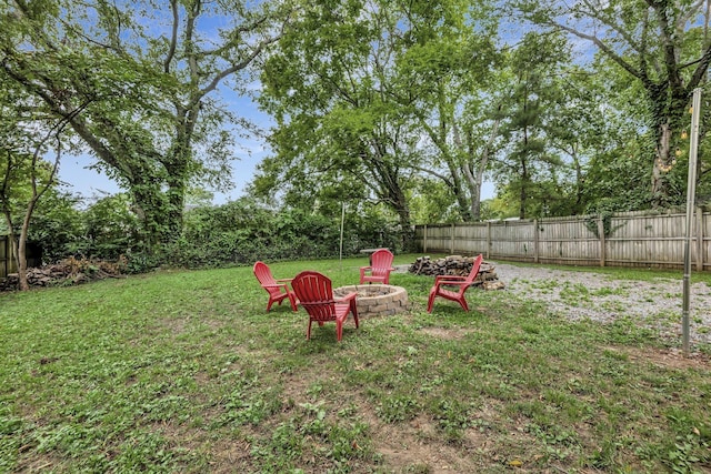 view of yard featuring an outdoor fire pit