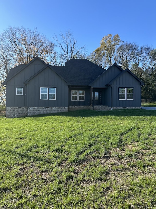 view of front of house with a front yard