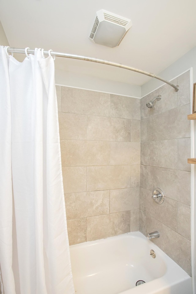 bathroom with shower / bath combo