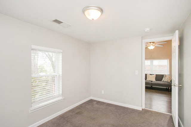 carpeted empty room featuring ceiling fan