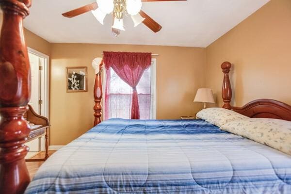 bedroom with ceiling fan