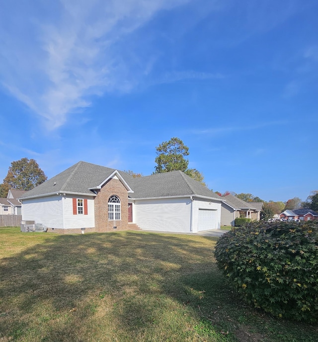 view of front facade featuring a garage and a front lawn