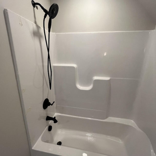 bathroom featuring shower / bathtub combination