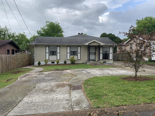 bungalow featuring a front yard