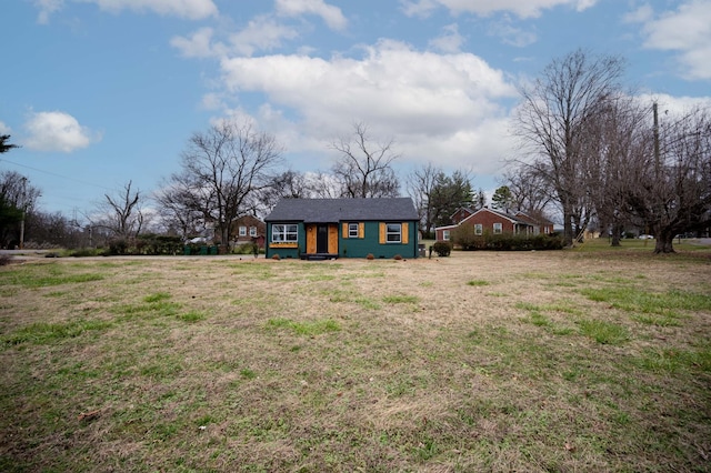 view of front of house with a front lawn