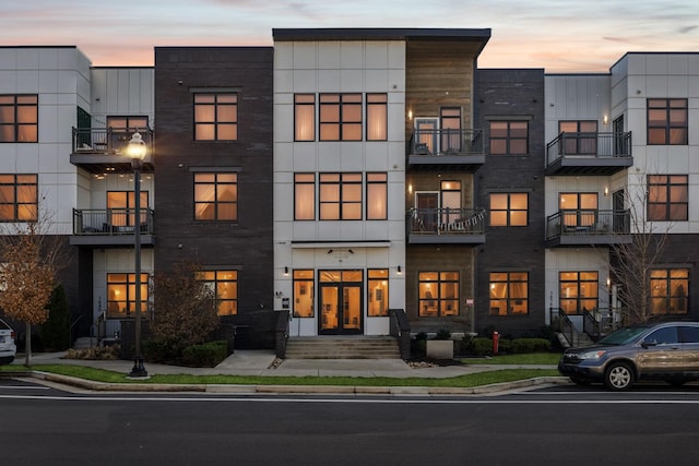 view of front of property featuring french doors