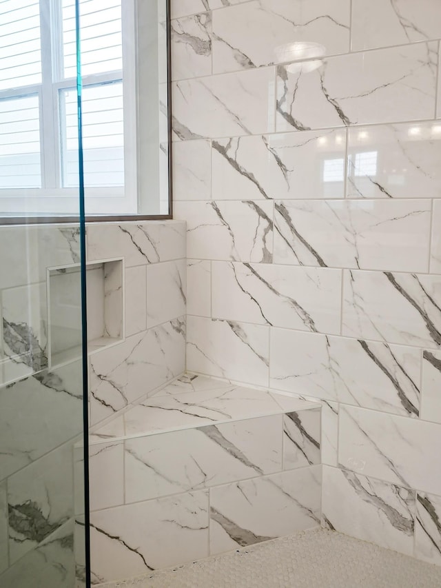 bathroom featuring tiled shower