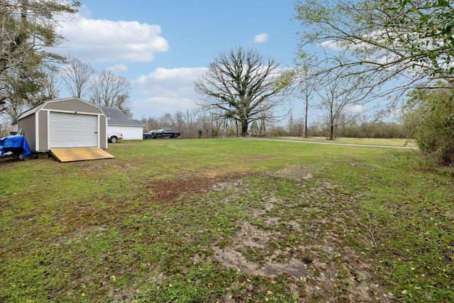 view of yard featuring an outbuilding and a garage