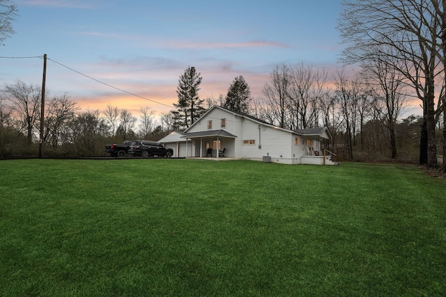 view of yard at dusk