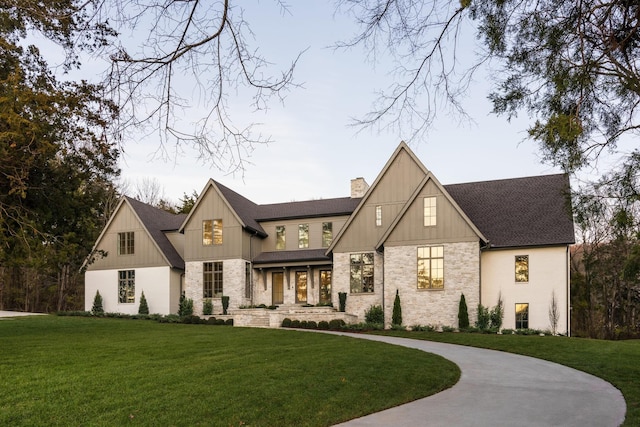 view of front of house featuring a front yard