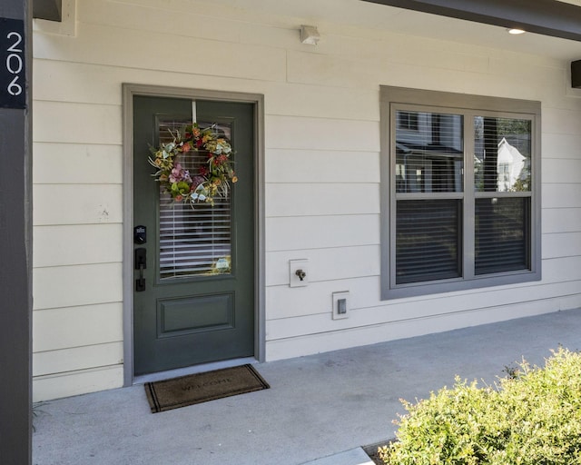 doorway to property featuring covered porch